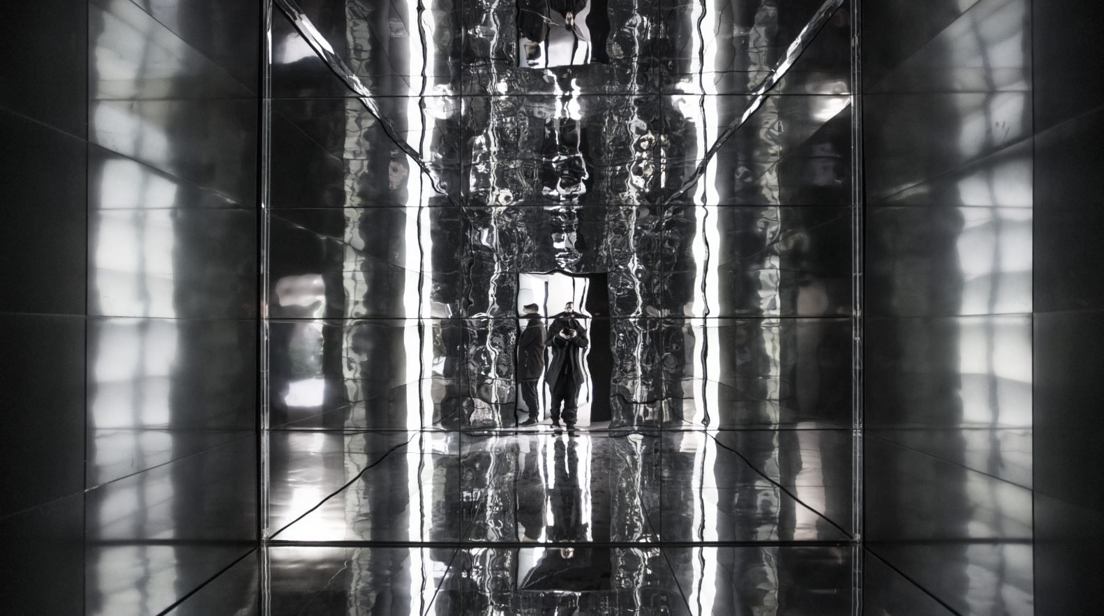 Liminal Room - Refik Anadol Studio